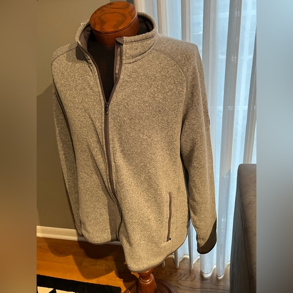 Men’s gray and tan trim Patagonia full zip jacket.  Size xl. - Picture 2 of 10
